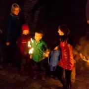 Feuershow in Dresden – staunende Kinder