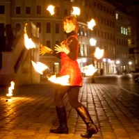 Feuerkünstlerin in Dresden
