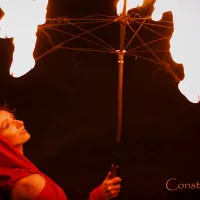 Feuertanz im Steinbruch